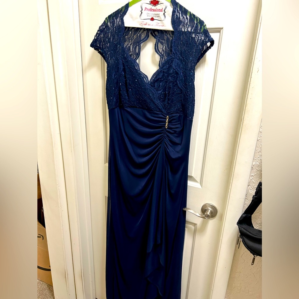 Mother of the Bride Dress Size 16. David’s Bridal. Onyx brand.